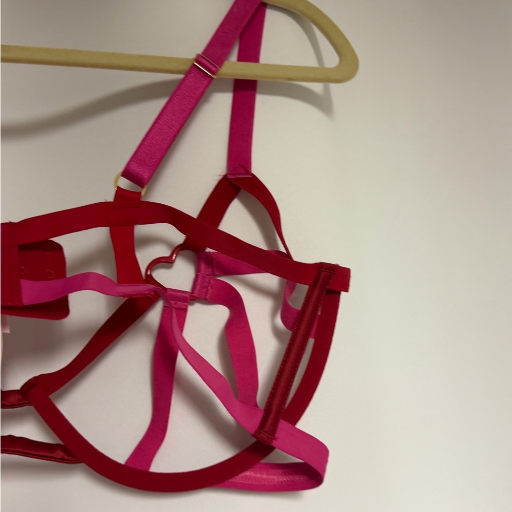 NWT Victorias Secret Very Sexy Heartware Open-Cup Strappy Caged Demi Bra red - Picture 4 of 5